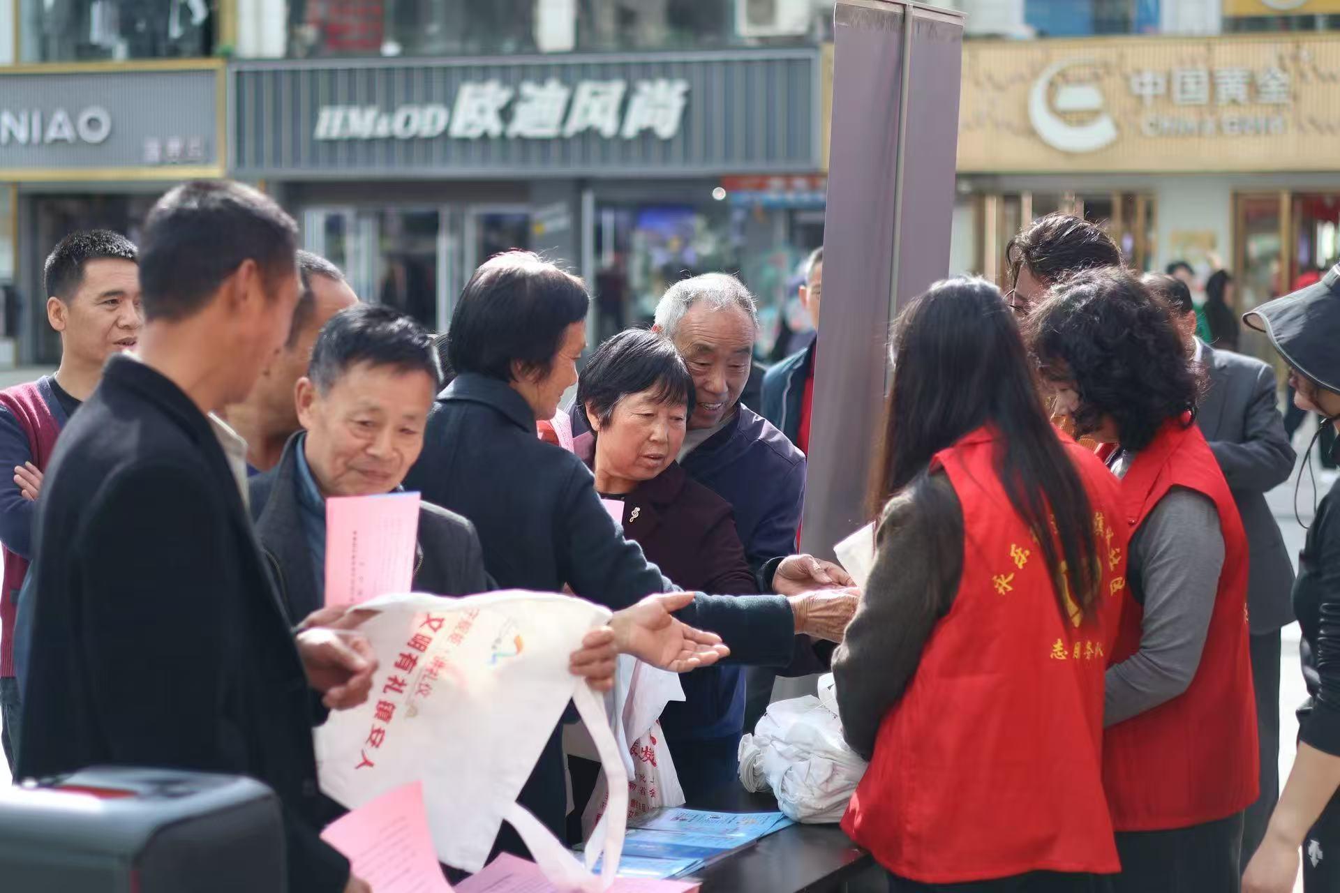 剑糟服装定制